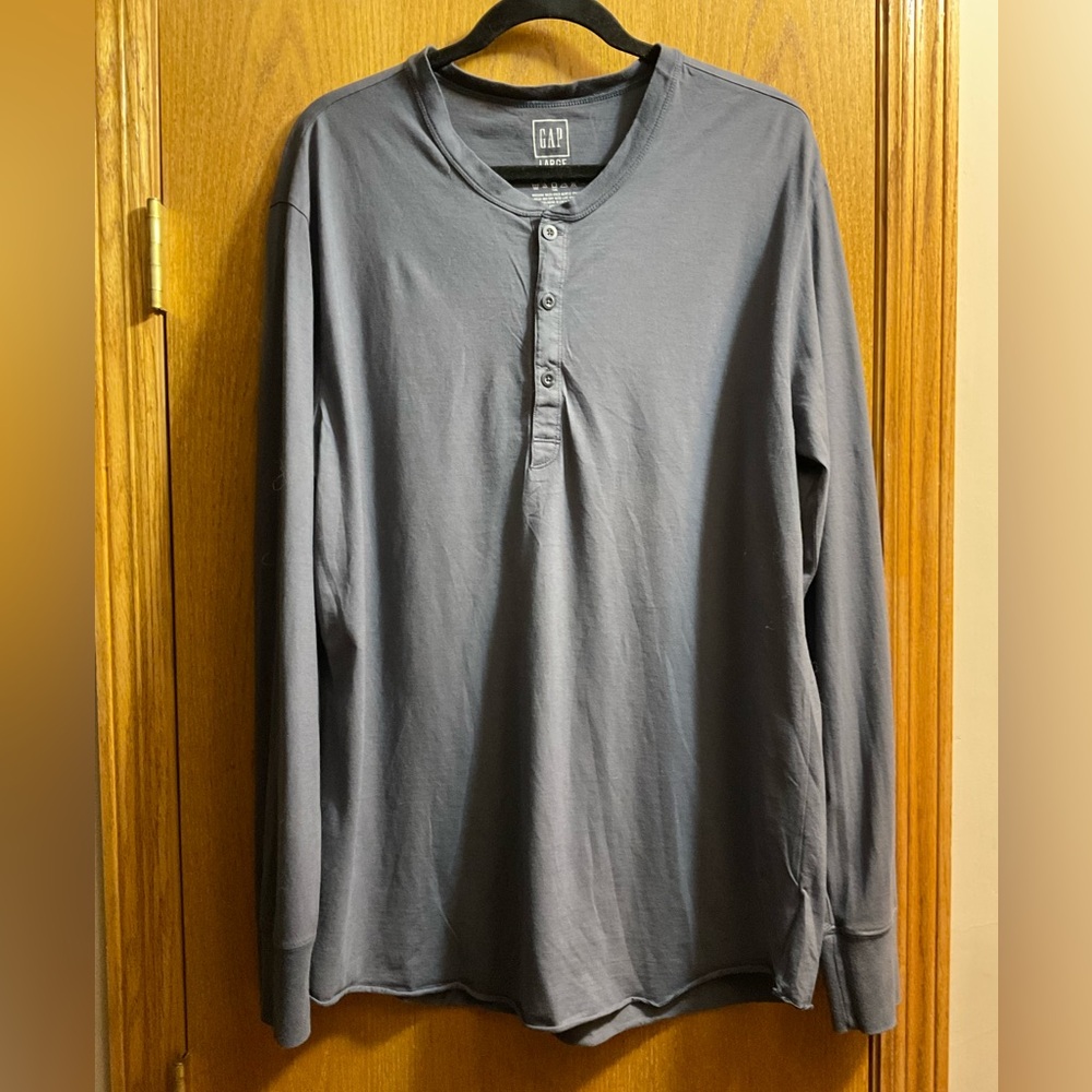 GAP Men's Long Sleeve Henley with 3 Buttons T-Shirt. Lightweight.